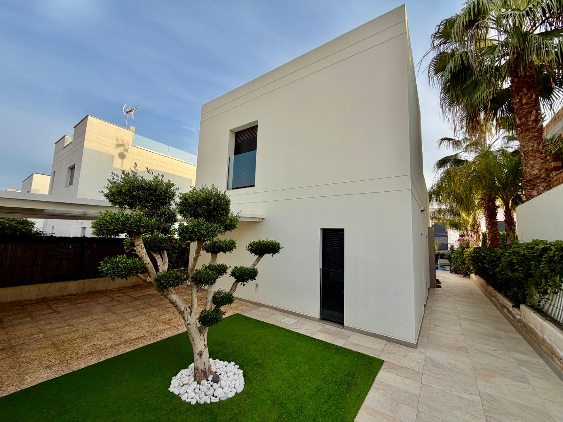 For sale - 3 Bedroom 3 Bathroom Villa in Rojales - Cuidad Quesada  - Alicante