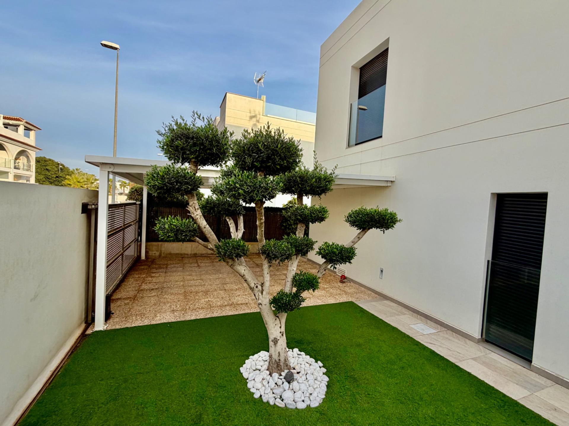 For sale - 3 Bedroom 3 Bathroom Villa in Rojales - Cuidad Quesada  - Alicante