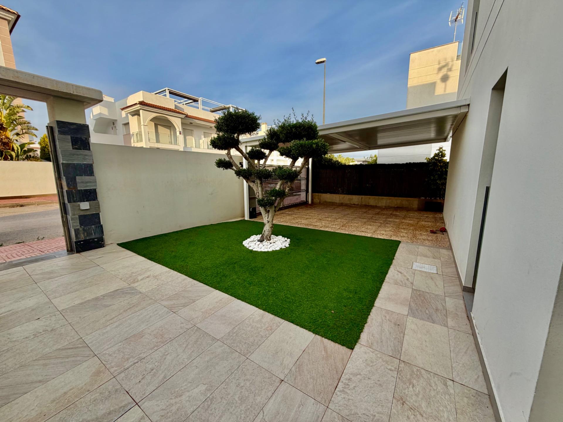 For sale - 3 Bedroom 3 Bathroom Villa in Rojales - Cuidad Quesada  - Alicante
