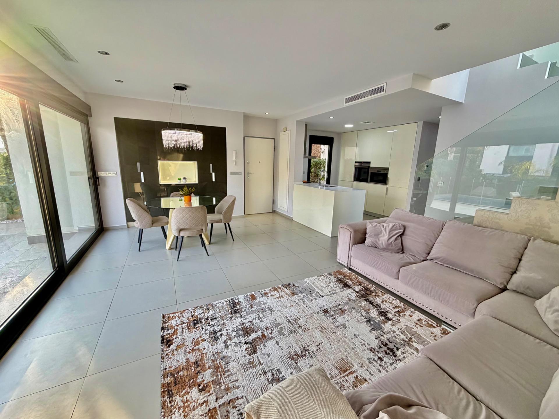For sale - 3 Bedroom 3 Bathroom Villa in Rojales - Cuidad Quesada  - Alicante