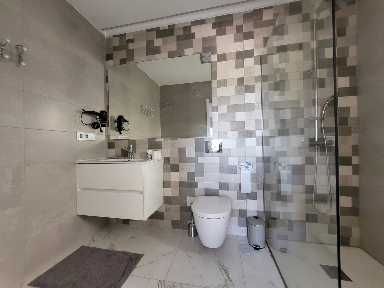 For sale - 3 Bedroom 2 Bathroom Villa in Villamartin -  - Alicante