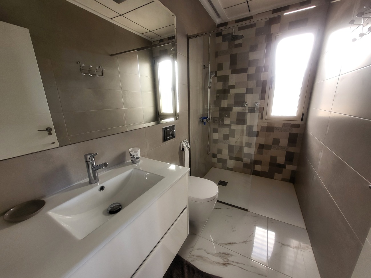 For sale - 3 Bedroom 2 Bathroom Villa in Villamartin -  - Alicante