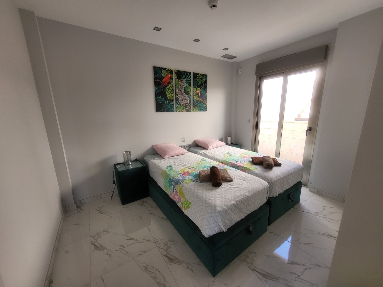 For sale - 3 Bedroom 2 Bathroom Villa in Villamartin -  - Alicante