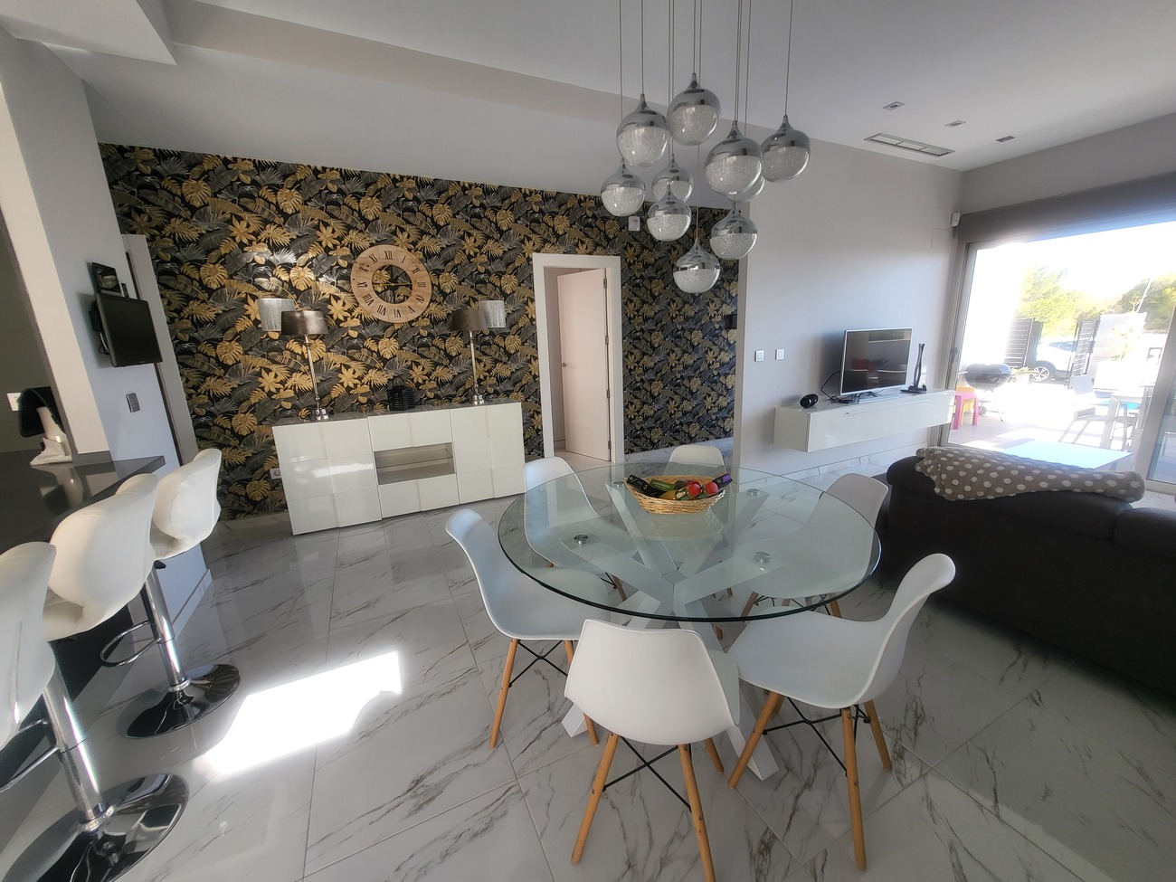 For sale - 3 Bedroom 2 Bathroom Villa in Villamartin -  - Alicante