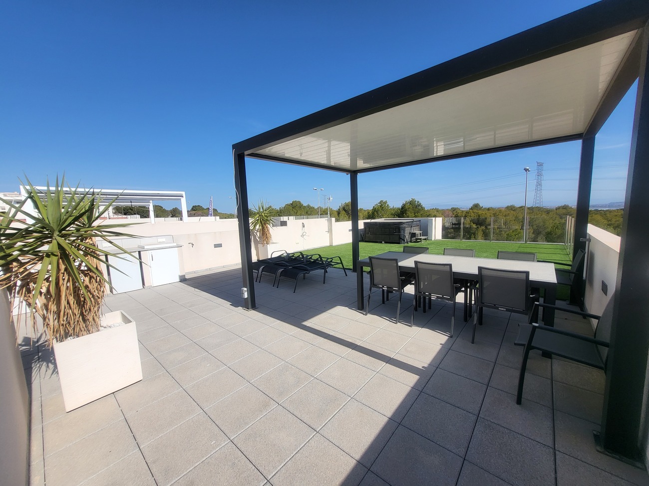 For sale - 3 Bedroom 2 Bathroom Villa in Villamartin -  - Alicante