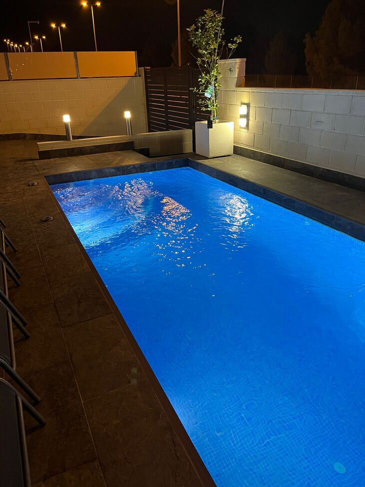 For sale - 3 Bedroom 2 Bathroom Villa in Villamartin -  - Alicante