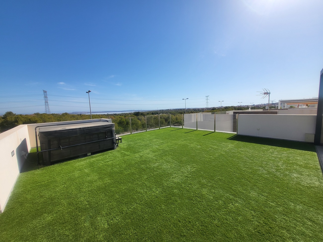 For sale - 3 Bedroom 2 Bathroom Villa in Villamartin -  - Alicante