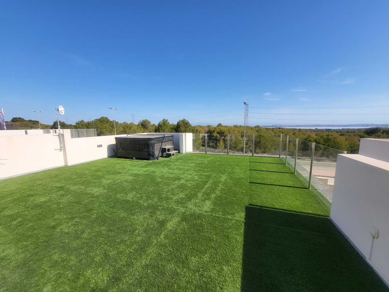 For sale - 3 Bedroom 2 Bathroom Villa in Villamartin -  - Alicante