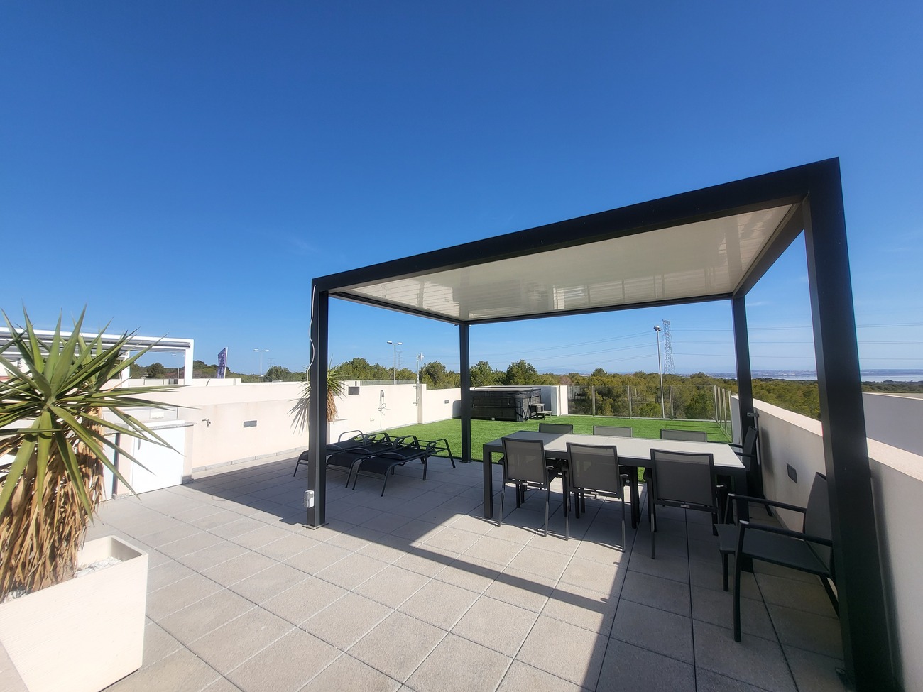 For sale - 3 Bedroom 2 Bathroom Villa in Villamartin -  - Alicante