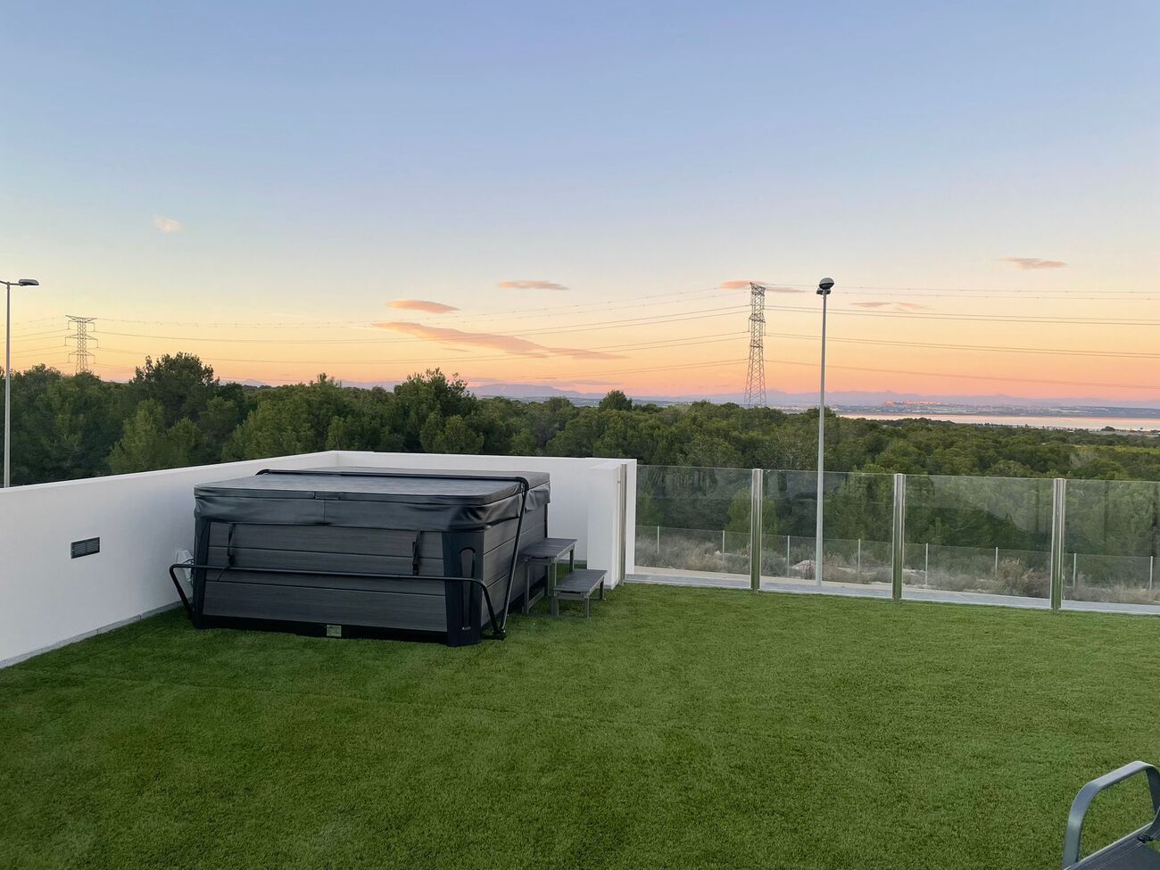 For sale - 3 Bedroom 2 Bathroom Villa in Villamartin -  - Alicante