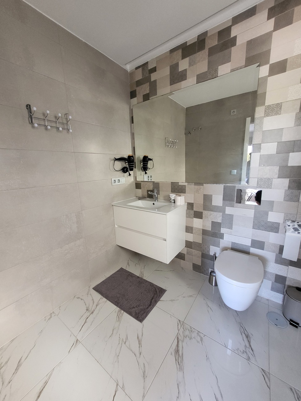 For sale - 3 Bedroom 2 Bathroom Villa in Villamartin -  - Alicante