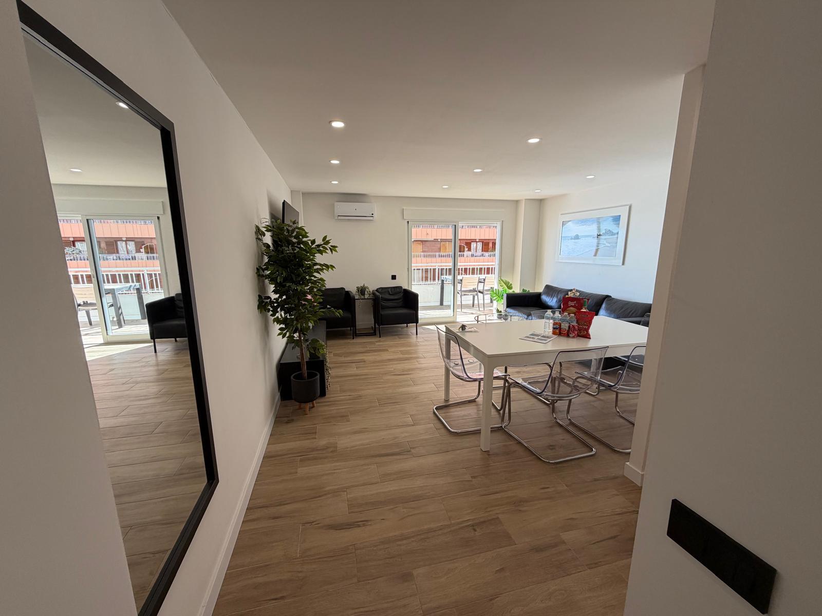 For sale - 3 Bedroom 2 Bathroom Apartamento in Torrevieja - Playa del Acequión  - Alicante