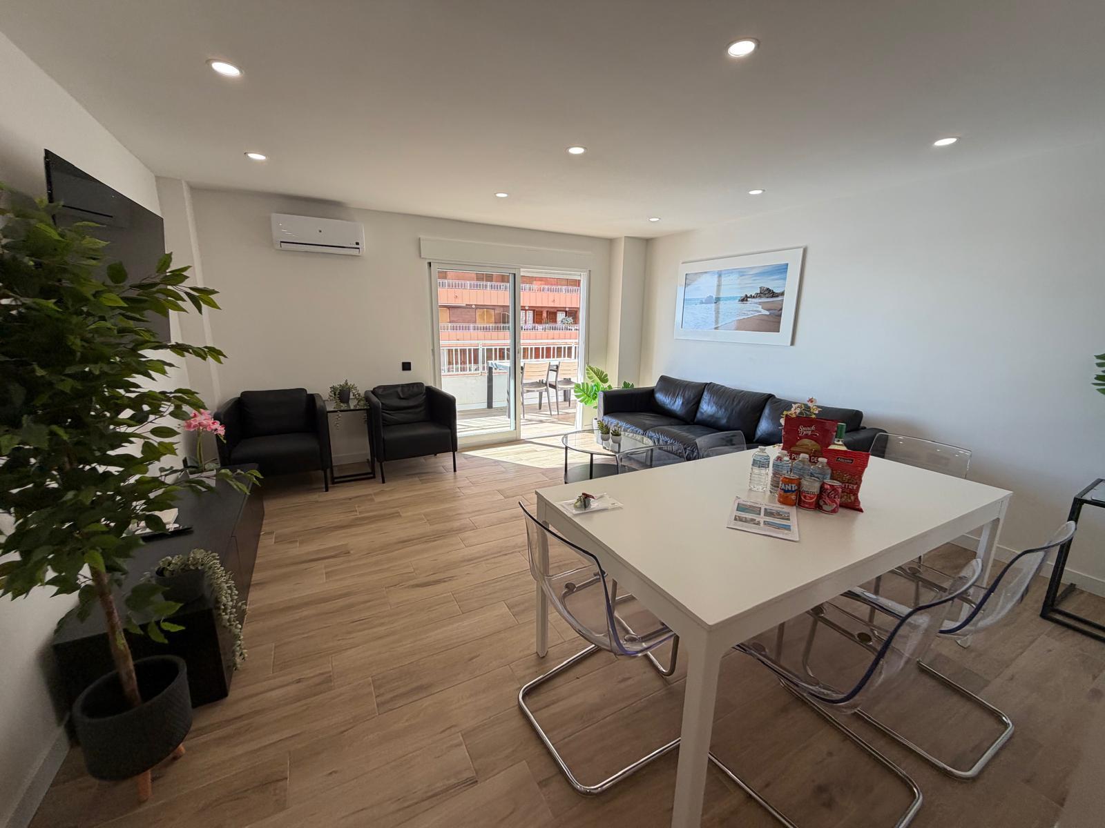 For sale - 3 Bedroom 2 Bathroom Apartamento in Torrevieja - Playa del Acequión  - Alicante