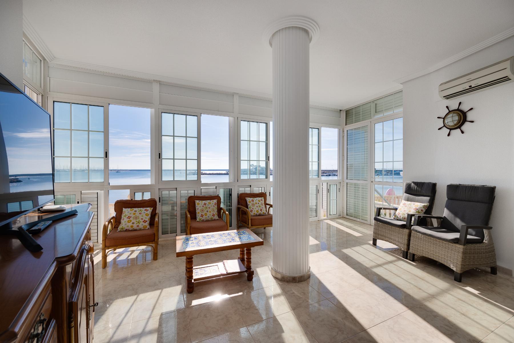 For sale - 4 Bedroom 2 Bathroom Apartamento in Torrevieja - Playa del Acequión  - Alicante