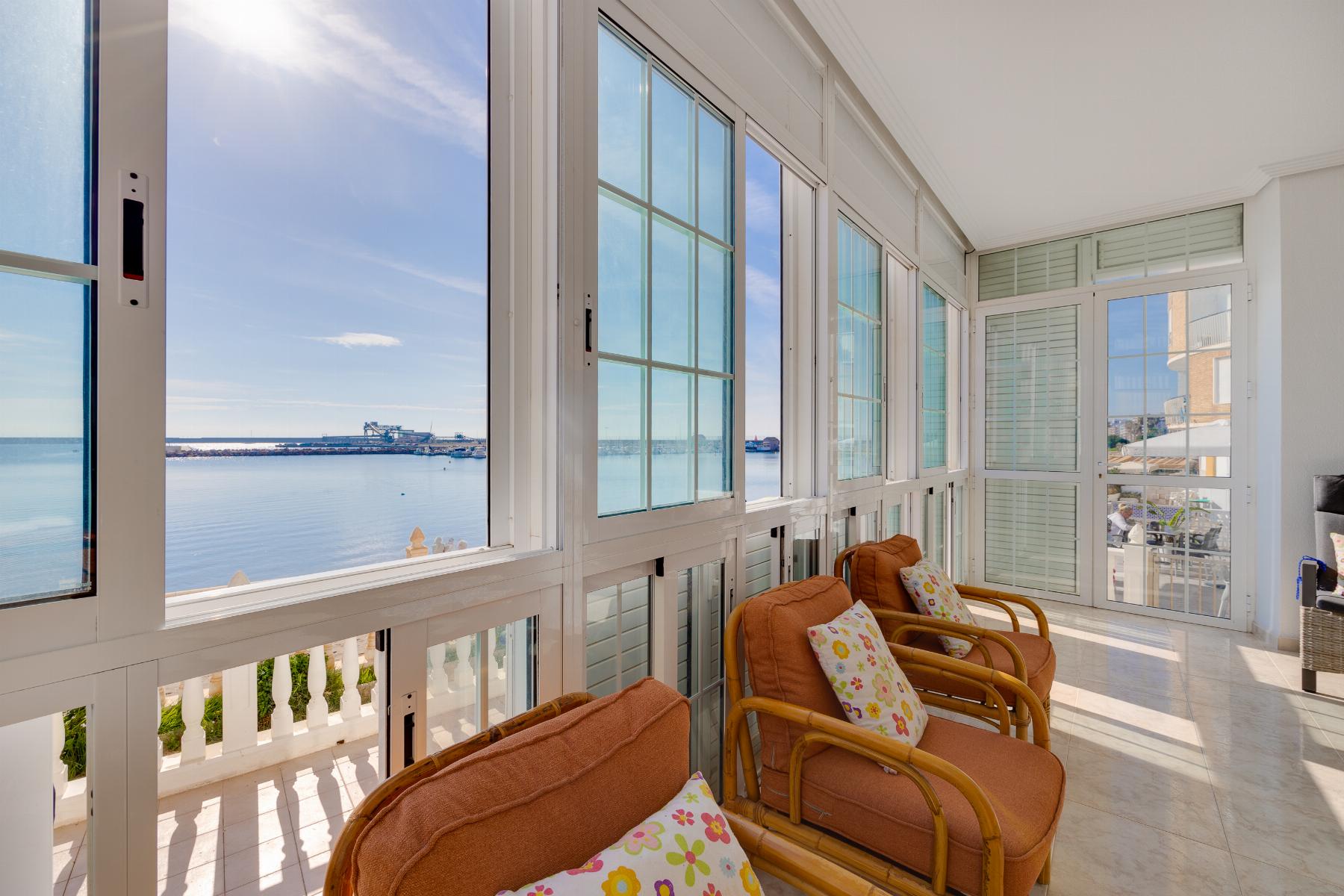 For sale - 4 Bedroom 2 Bathroom Apartamento in Torrevieja - Playa del Acequión  - Alicante