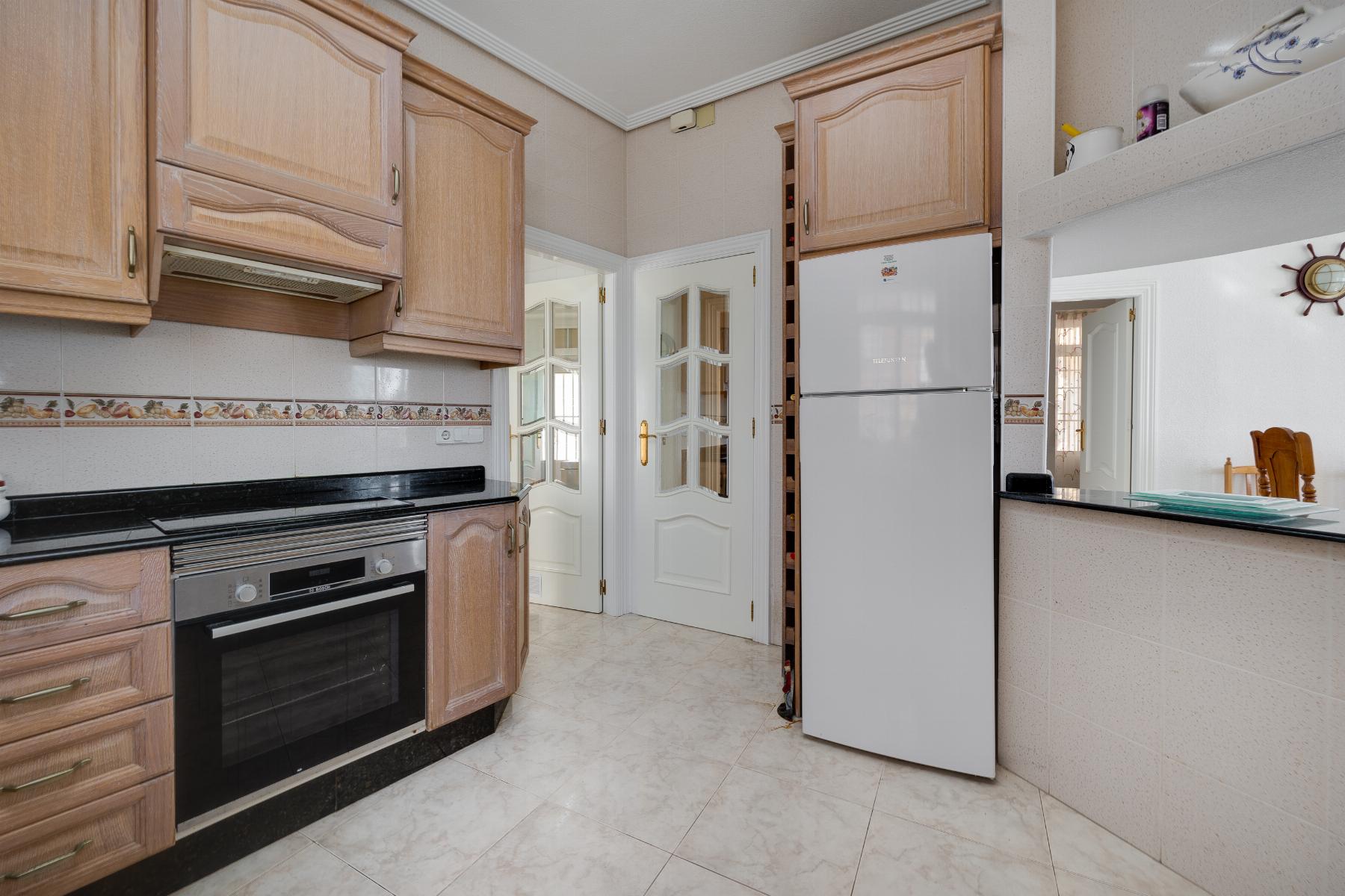 For sale - 4 Bedroom 2 Bathroom Apartamento in Torrevieja - Playa del Acequión  - Alicante