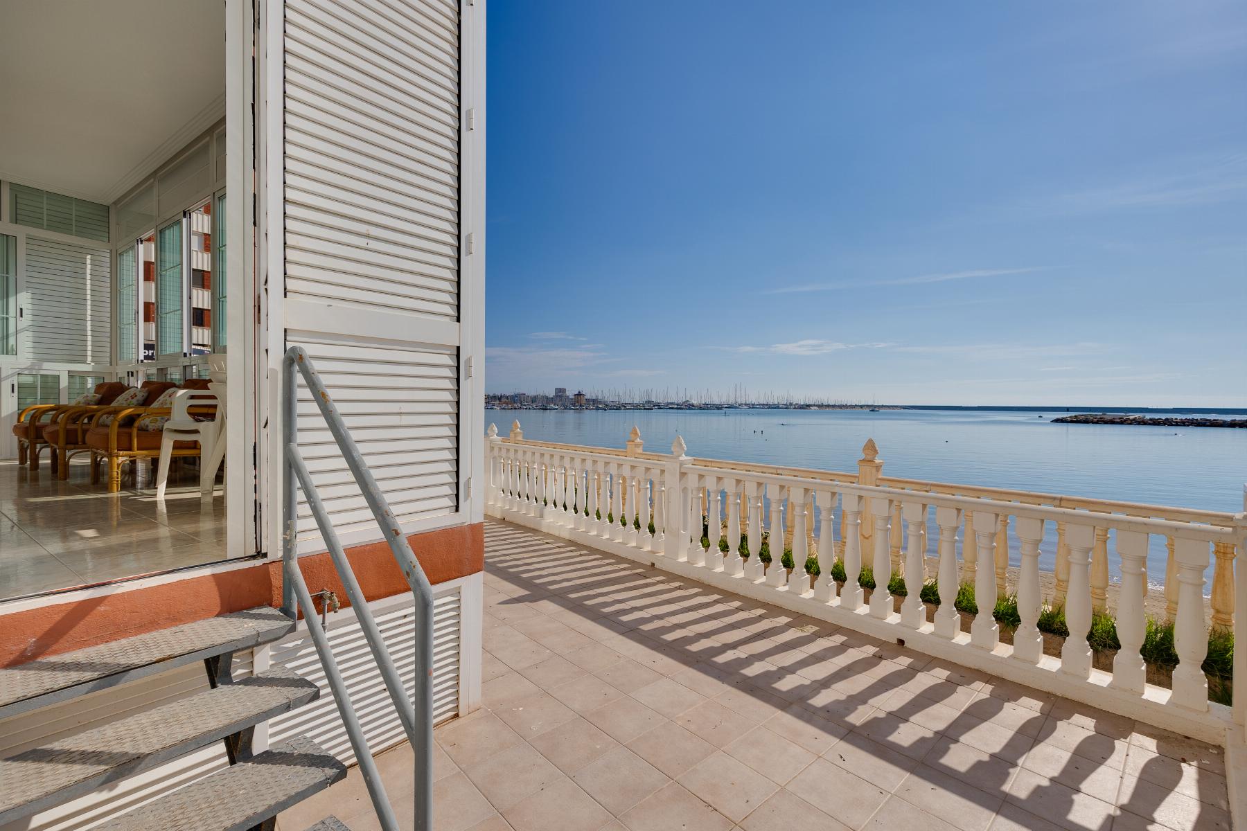 For sale - 4 Bedroom 2 Bathroom Apartamento in Torrevieja - Playa del Acequión  - Alicante