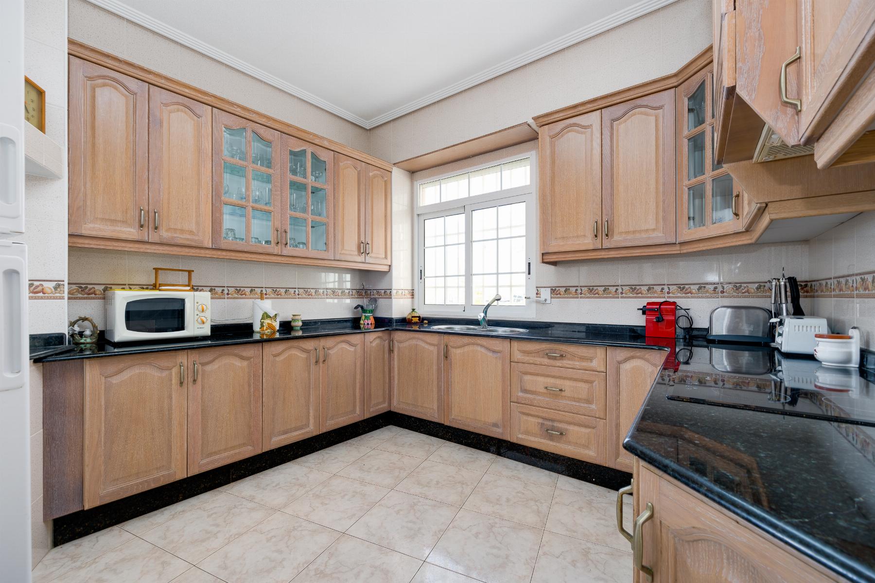 For sale - 4 Bedroom 2 Bathroom Apartamento in Torrevieja - Playa del Acequión  - Alicante