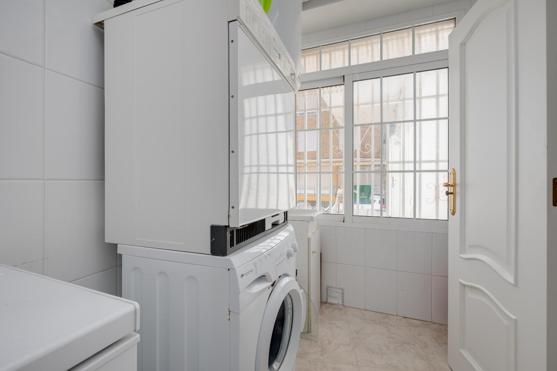 For sale - 4 Bedroom 2 Bathroom Apartamento in Torrevieja - Playa del Acequión  - Alicante