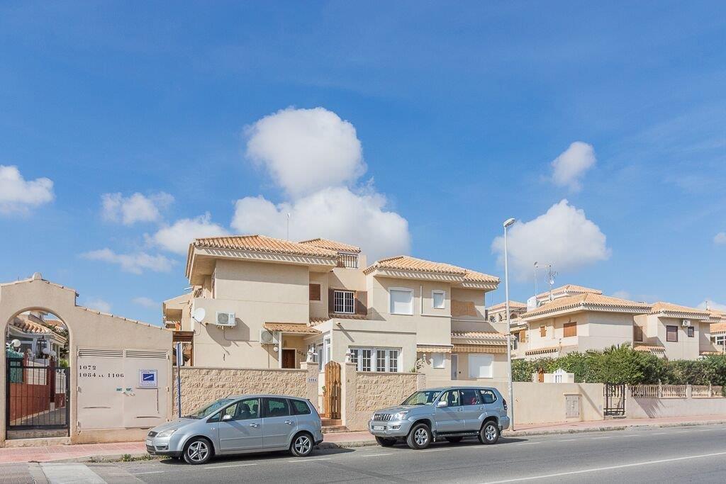 For sale - 3 Bedroom 2 Bathroom Casa in Orihuela Costa - La Zenia- Orihuela costa  - Alicante