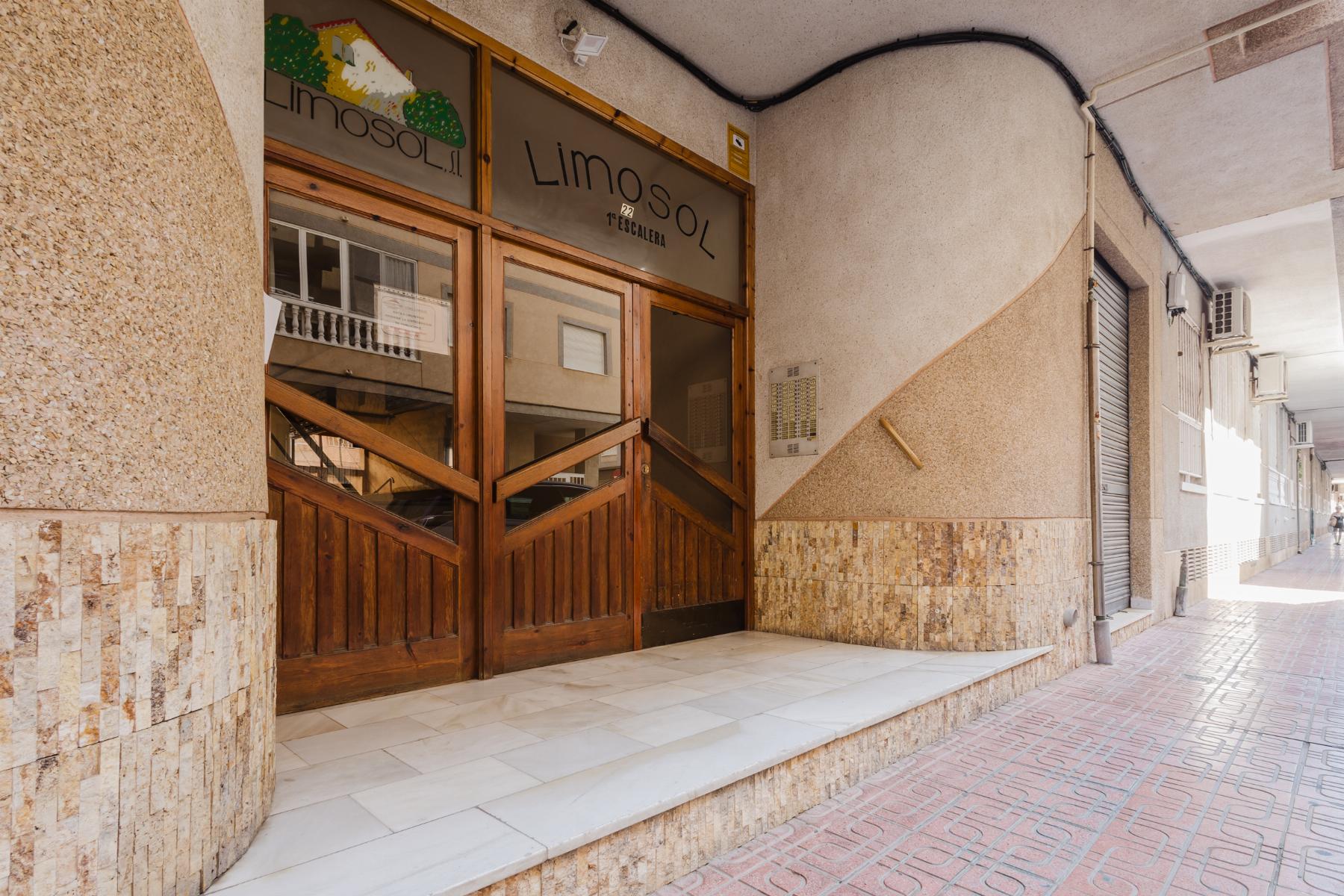 For sale - 2 Bedroom 1 Bathroom Apartamento in Torrevieja - Playa de La Acequion  - Alicante