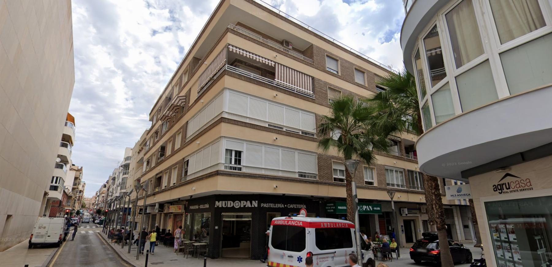 For sale - 3 Bedroom 2 Bathroom Apartamento in Torrevieja - CLUB NAUTICO TORREVIEJA  - Alicante