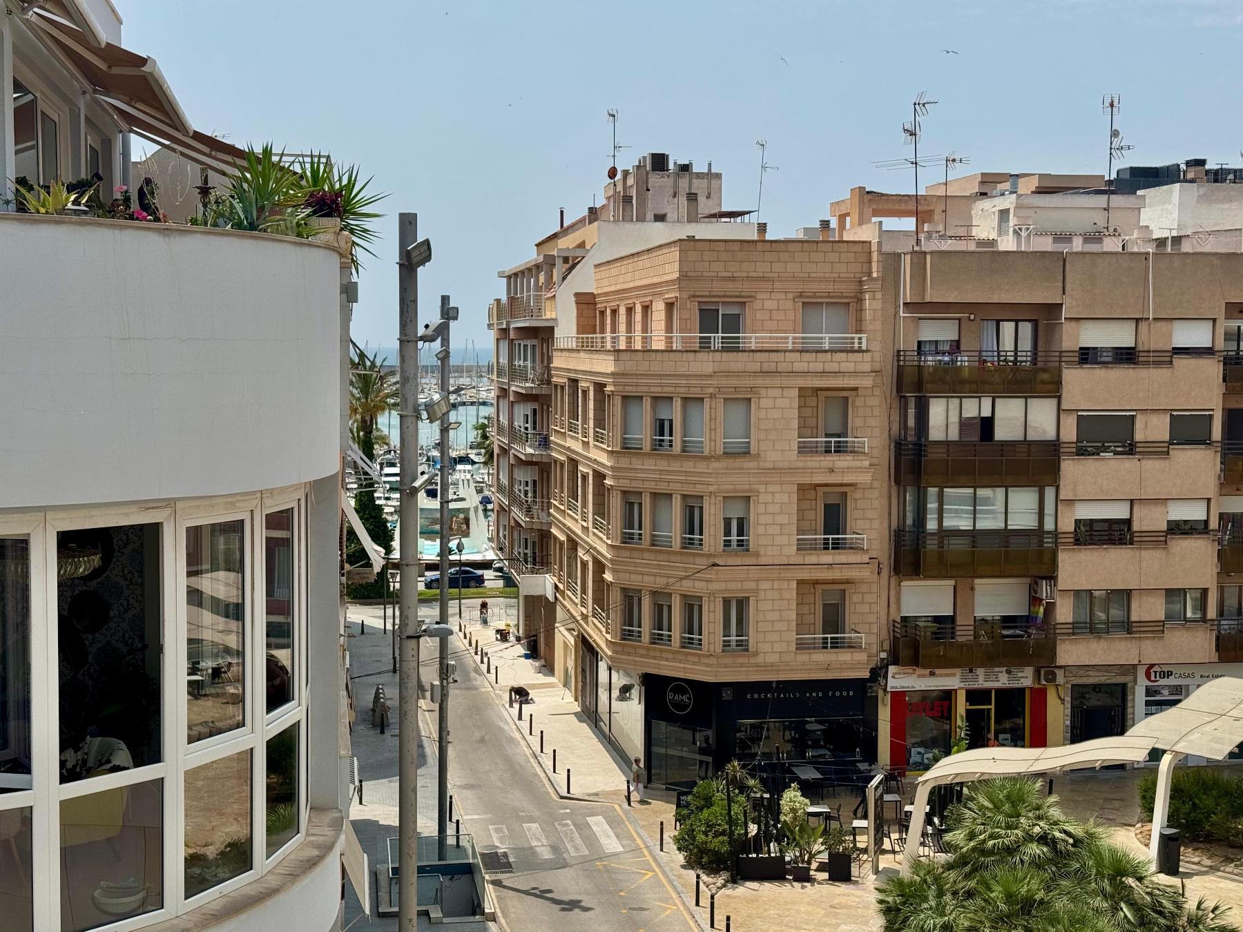 For sale - 3 Bedroom 2 Bathroom Apartamento in Torrevieja - CLUB NAUTICO TORREVIEJA  - Alicante