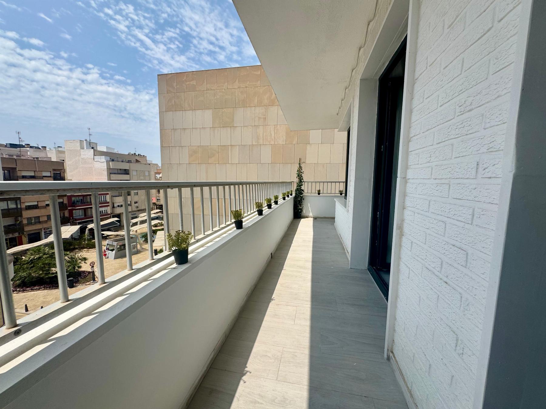 For sale - 3 Bedroom 2 Bathroom Apartamento in Torrevieja - CLUB NAUTICO TORREVIEJA  - Alicante
