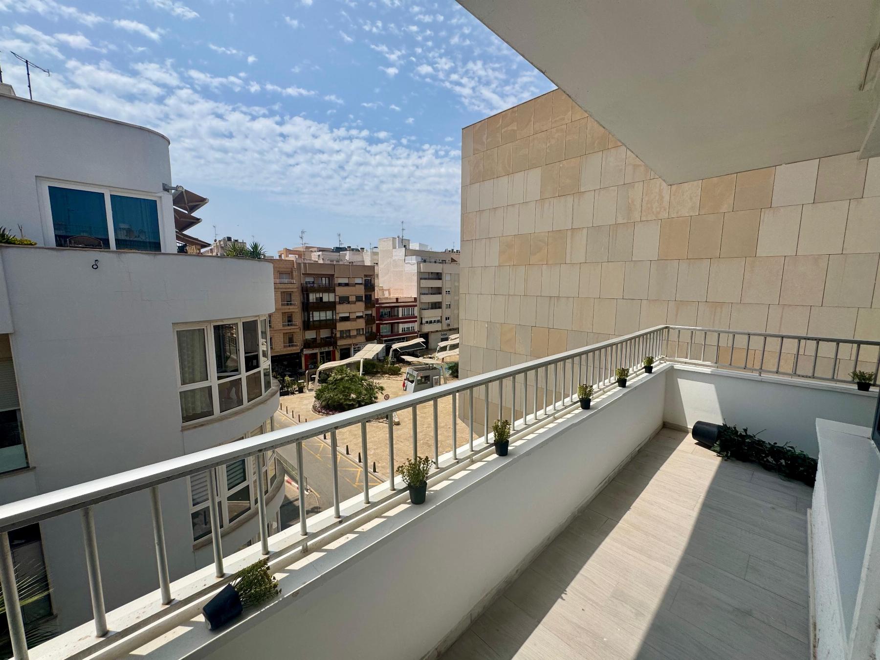 For sale - 3 Bedroom 2 Bathroom Apartamento in Torrevieja - CLUB NAUTICO TORREVIEJA  - Alicante