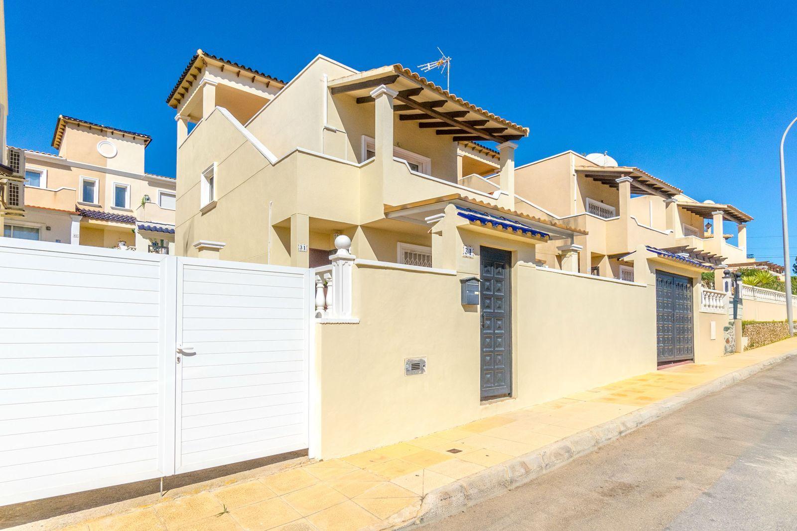 For sale - 3 Bedroom 2 Bathroom Casa in Orihuela Costa - Las Filipinas  - Alicante