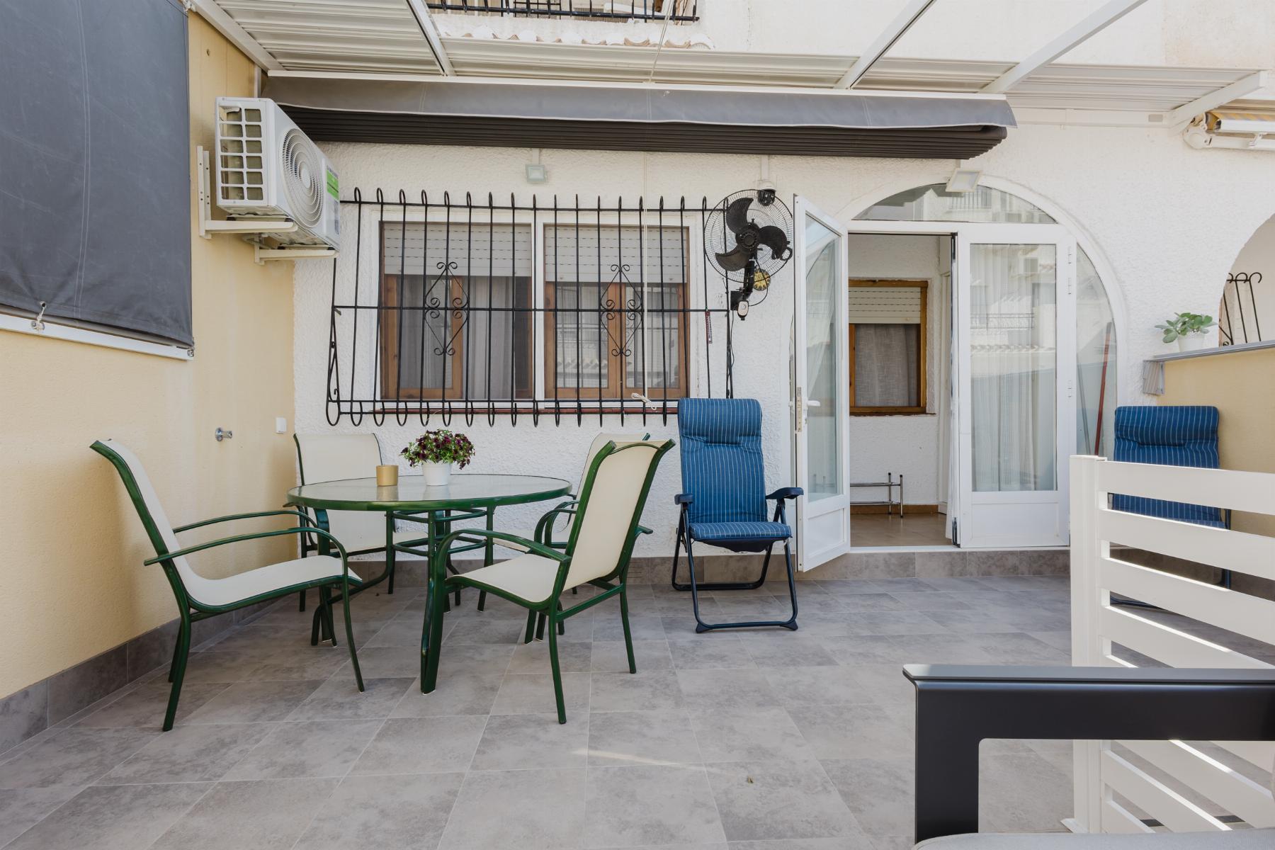 For sale - 3 Bedroom 1 Bathroom Bungalow in Torrevieja - playa de los naufragos  - Alicante