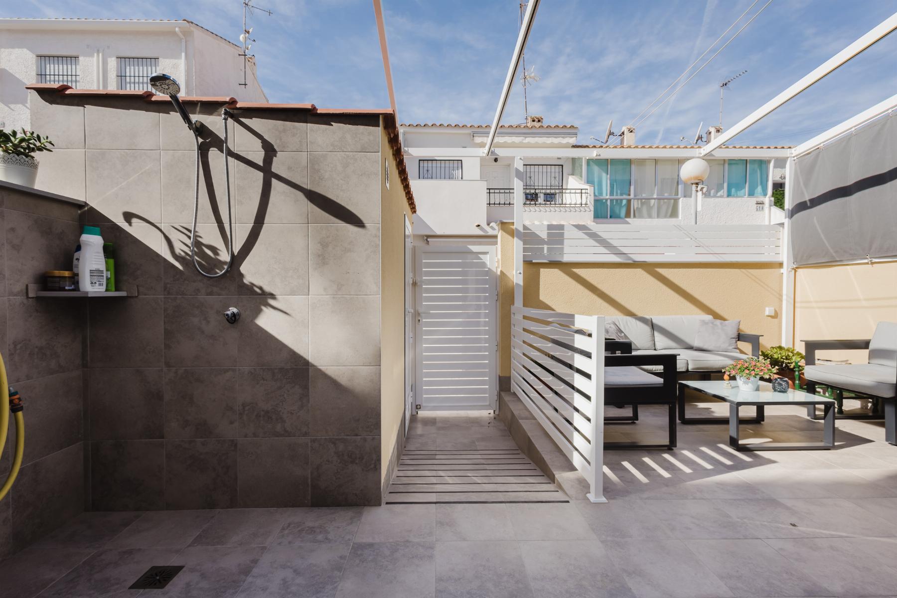 For sale - 3 Bedroom 1 Bathroom Bungalow in Torrevieja - playa de los naufragos  - Alicante