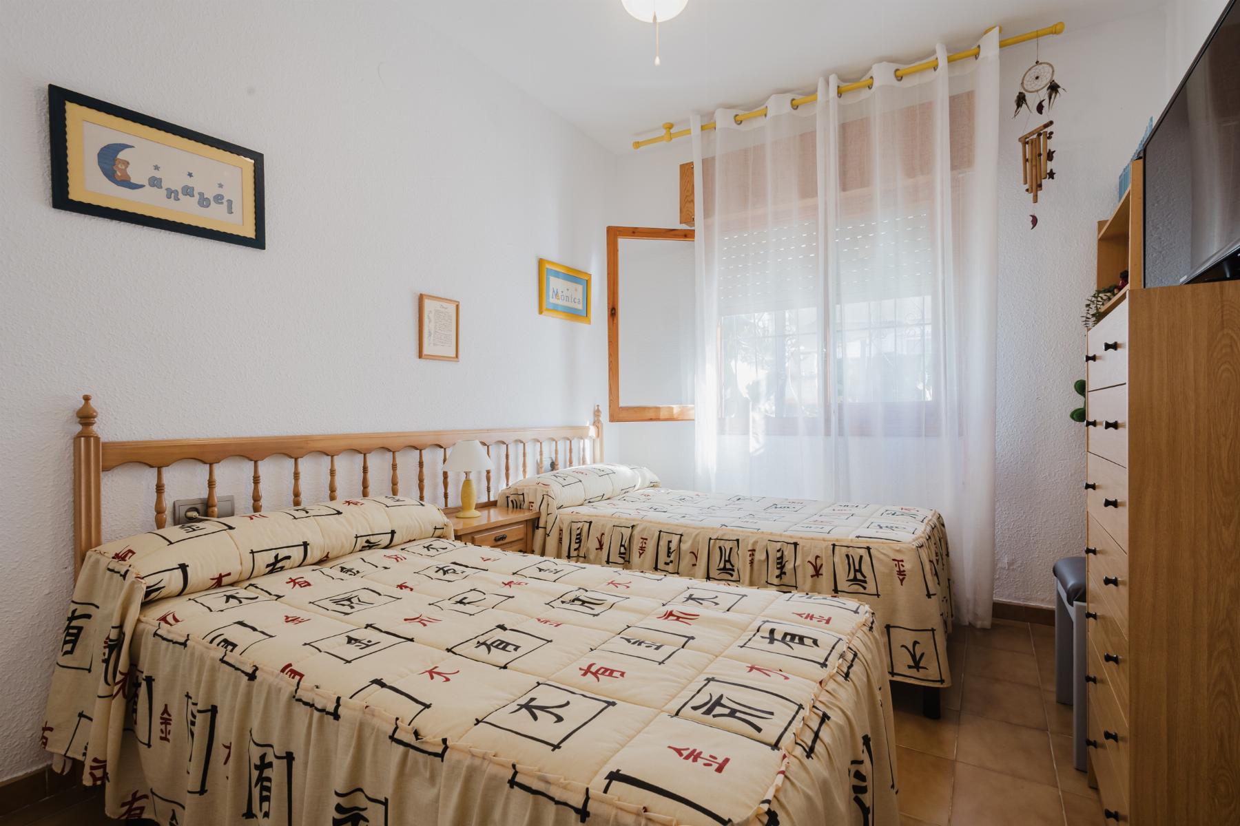 For sale - 3 Bedroom 1 Bathroom Bungalow in Torrevieja - playa de los naufragos  - Alicante