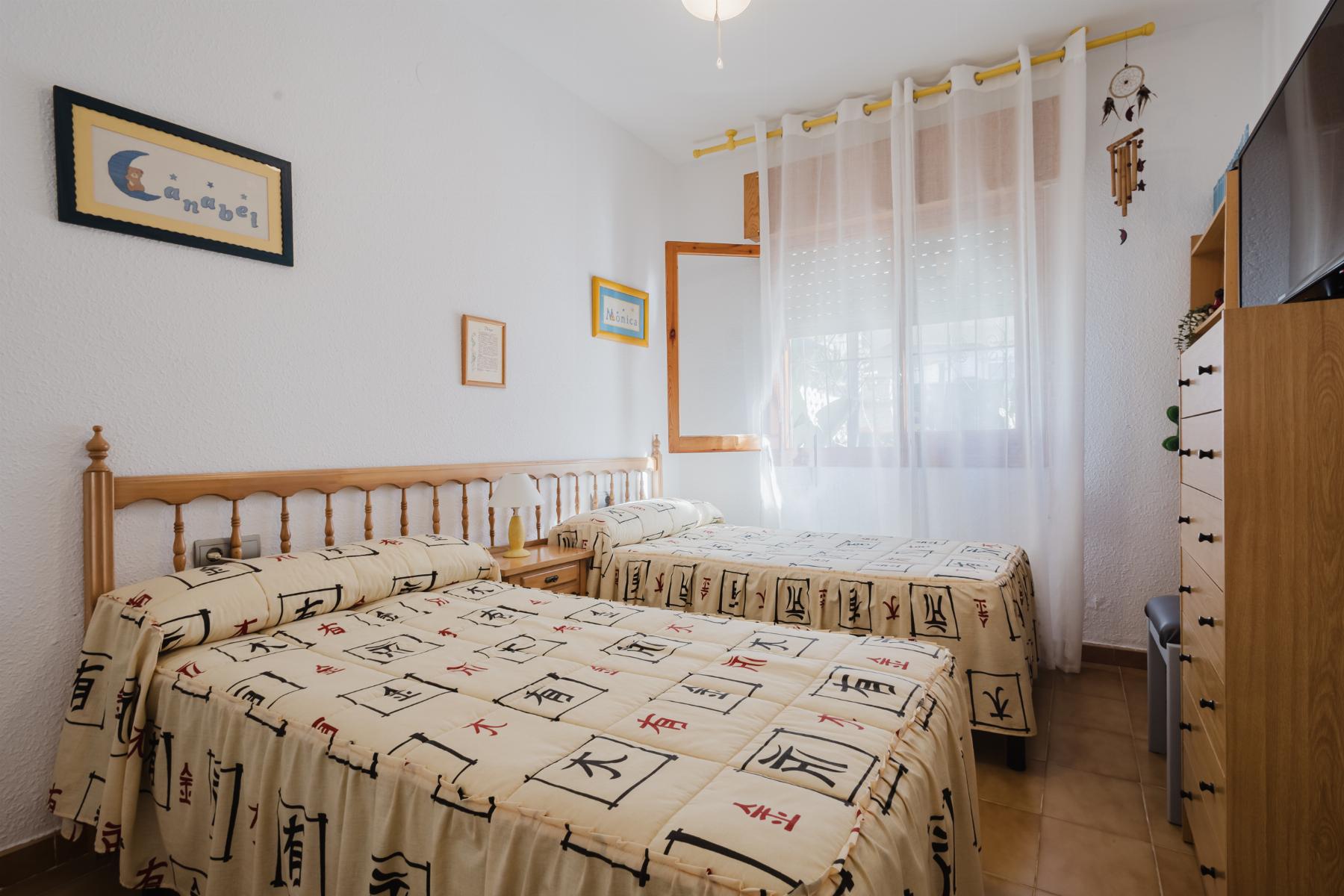 For sale - 3 Bedroom 1 Bathroom Bungalow in Torrevieja - playa de los naufragos  - Alicante