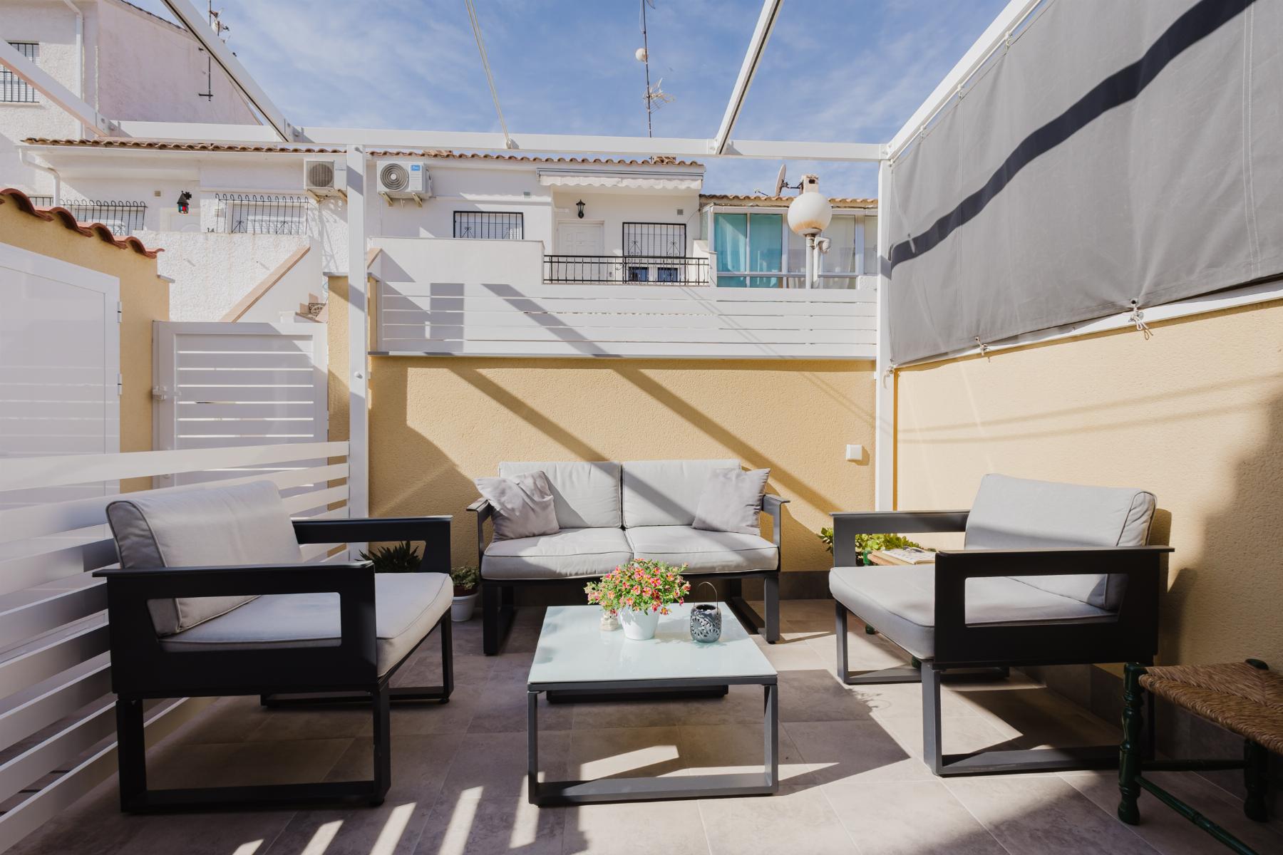 For sale - 3 Bedroom 1 Bathroom Bungalow in Torrevieja - playa de los naufragos  - Alicante