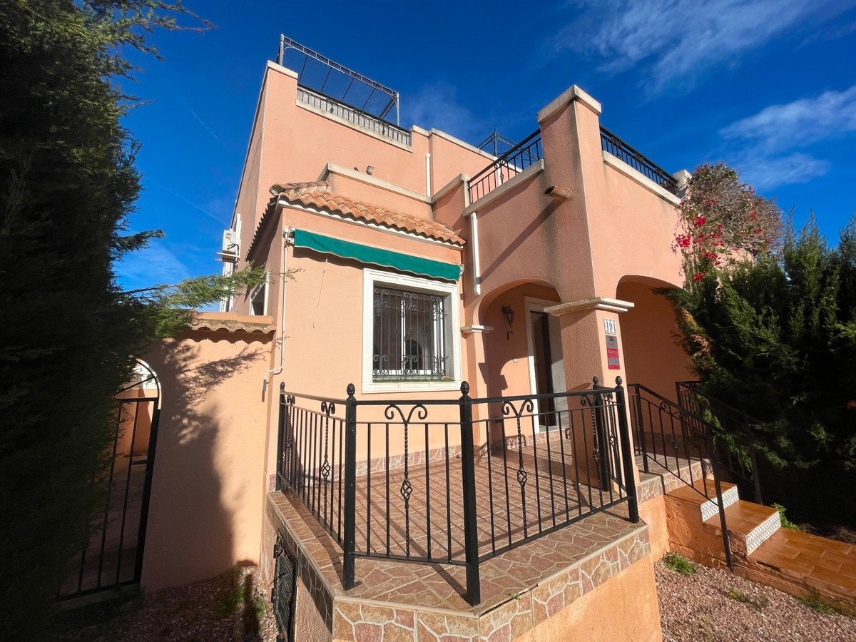 For sale - 3 Bedroom 2 Bathroom House - Townhouse in Los Montesinos - Los Montesinos Centro  - Alicante