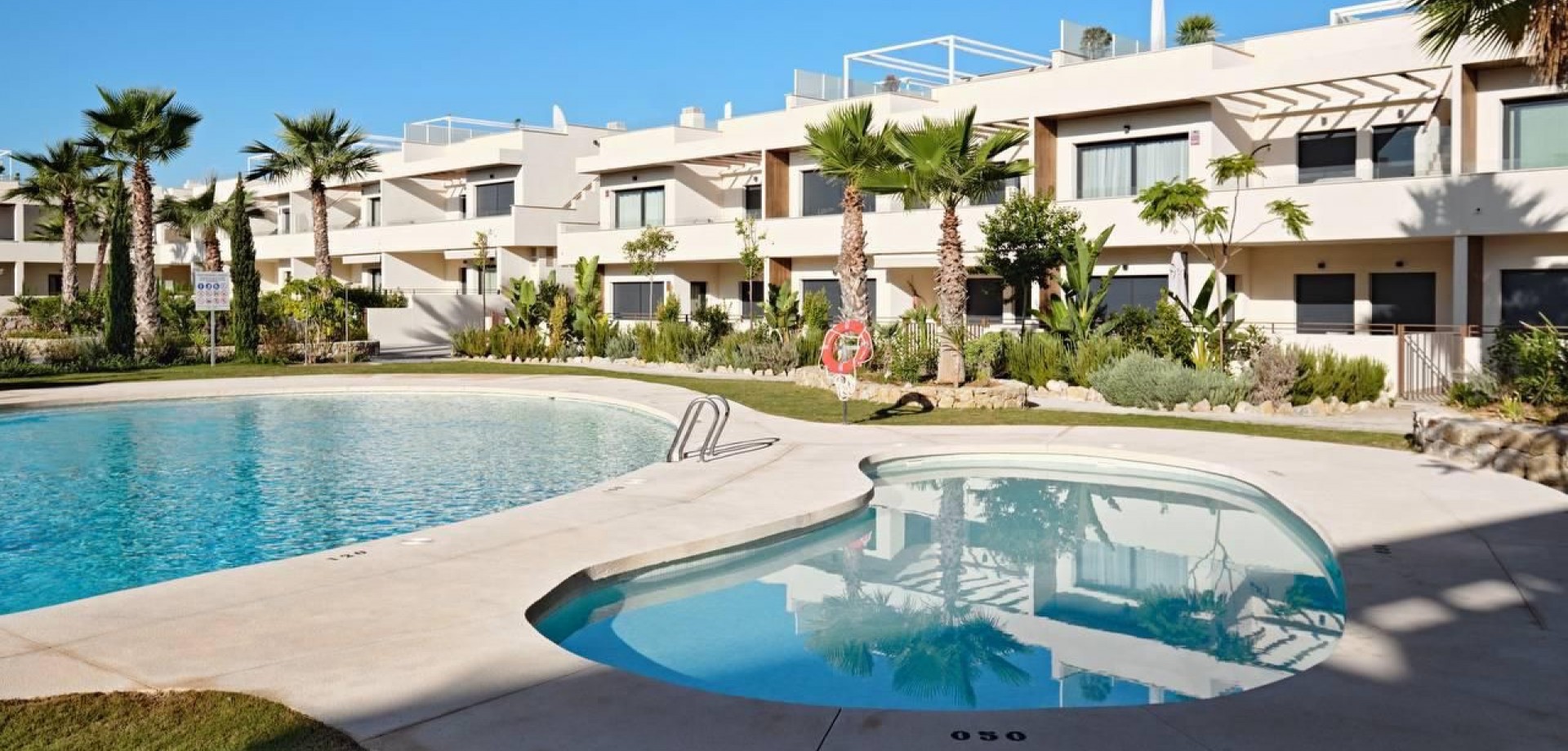 For sale - 2 Bedroom 2 Bathroom Apartment in Torrevieja - La Veleta  - Alicante