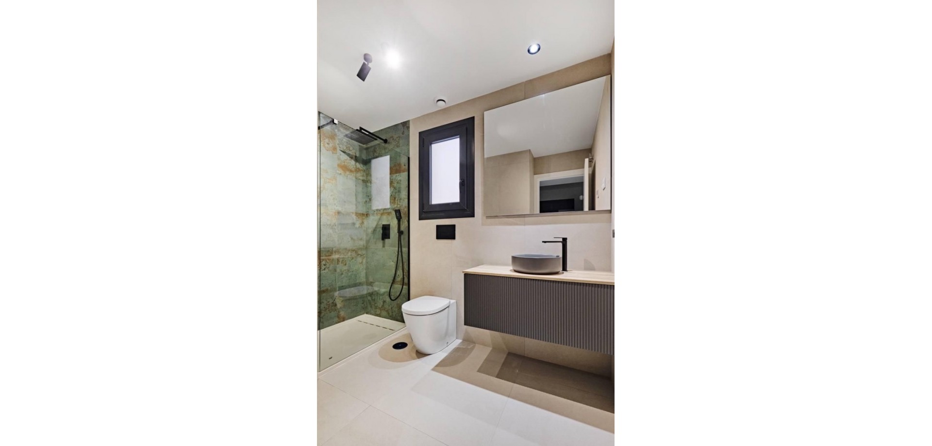 For sale - 2 Bedroom 2 Bathroom Apartment in Torrevieja - La Veleta  - Alicante
