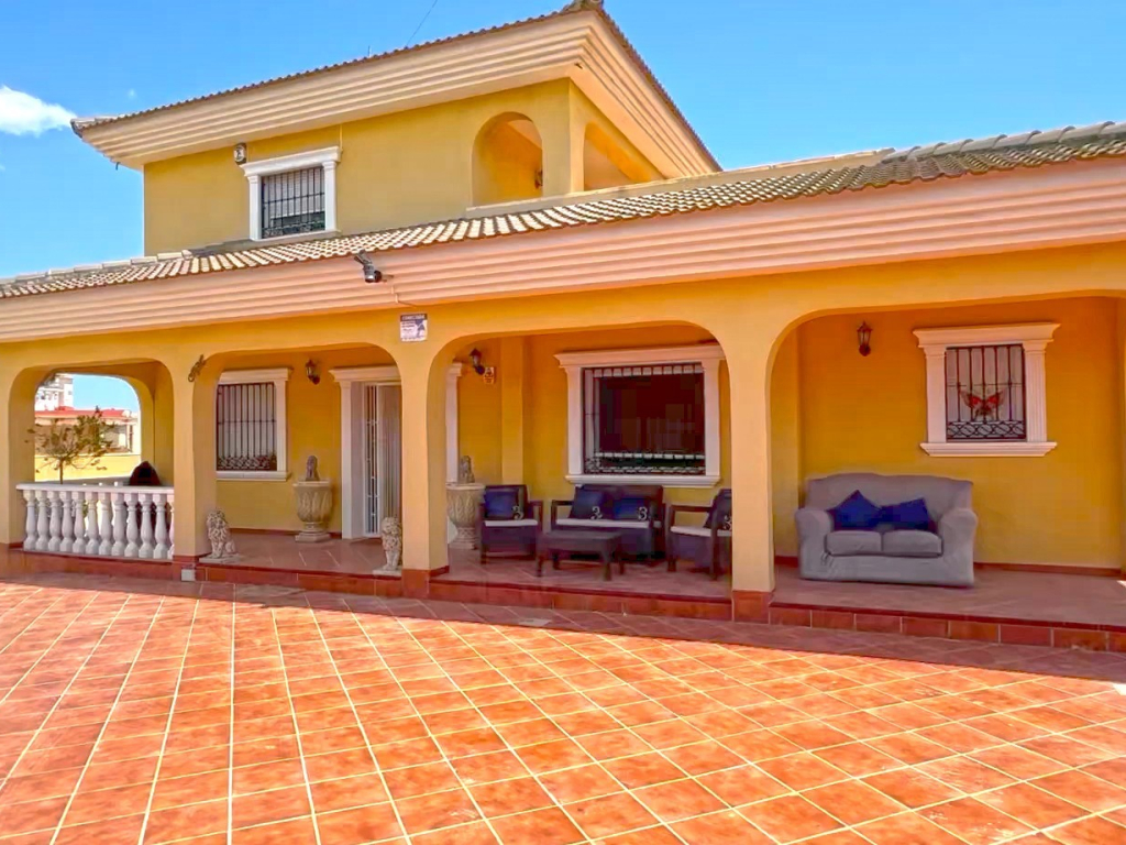 6 Bedroom 6 Bathroom Detached Villa in Torrevieja