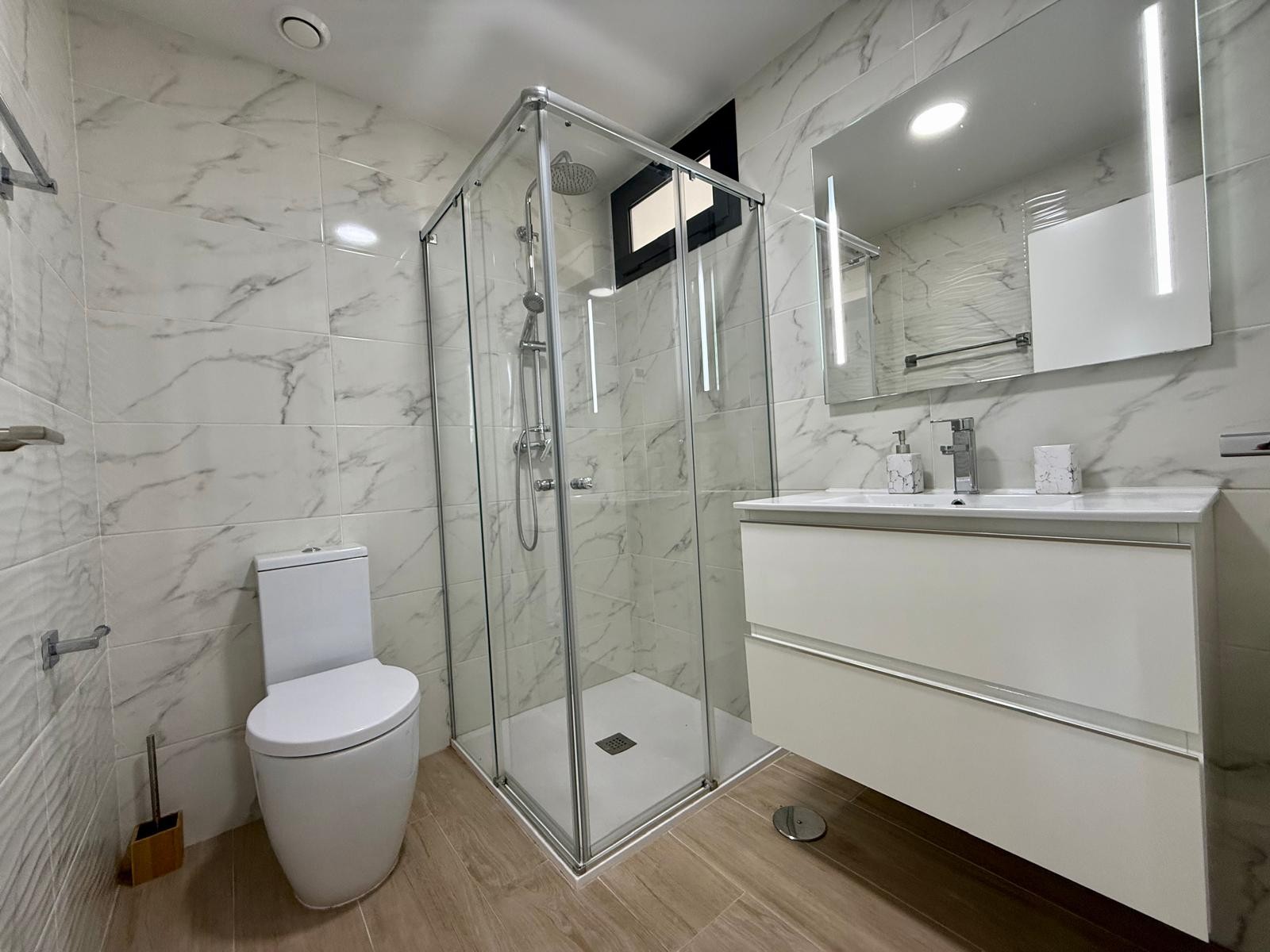 For sale - 2 Bedroom 2 Bathroom Apartment in Villamartín - Villamartin  - Alicante