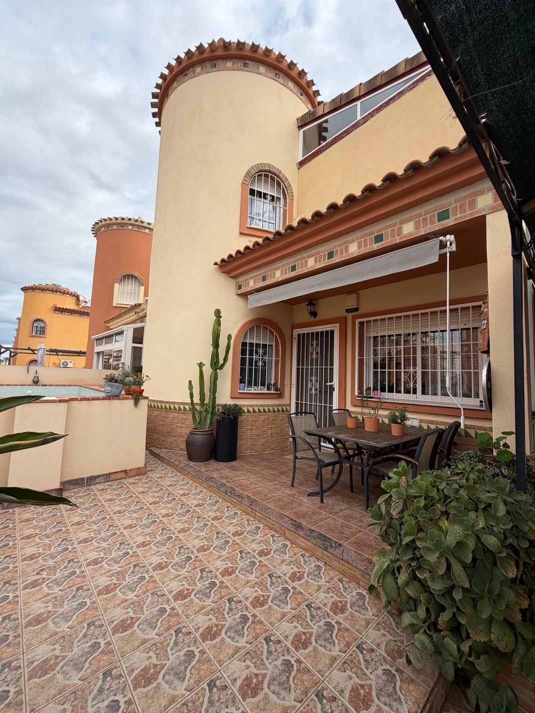For sale - 3 Bedroom 2 Bathroom Villa in Orihuela Costa - Playa Flamenca  - Alicante