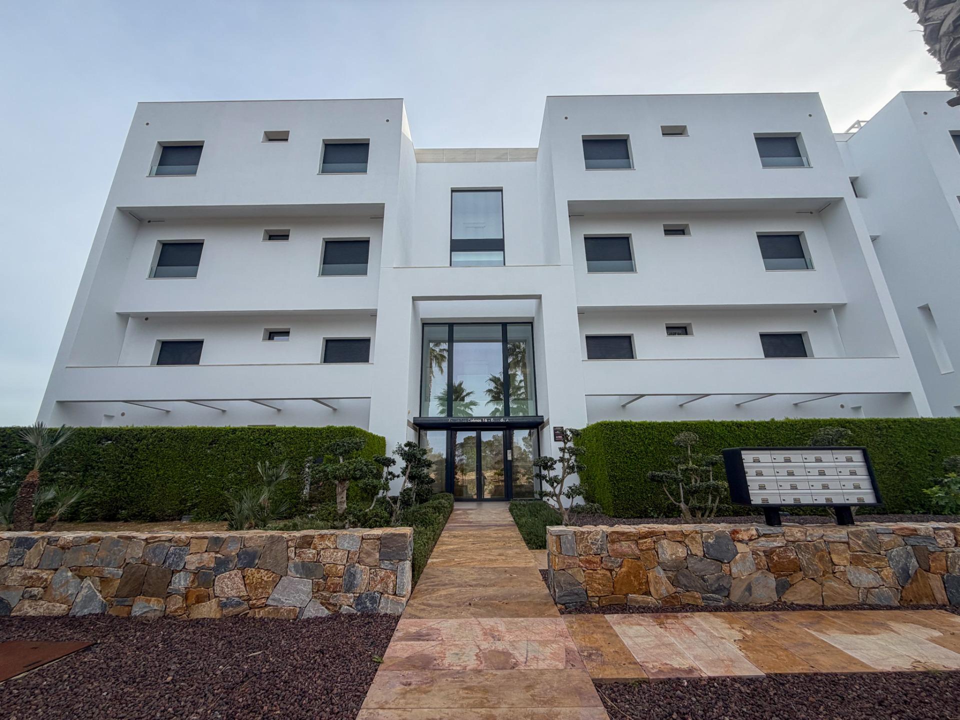 For sale - 3 Bedroom 2 Bathroom Apartment in Orihuela - Las Colinas Golf  - Alicante