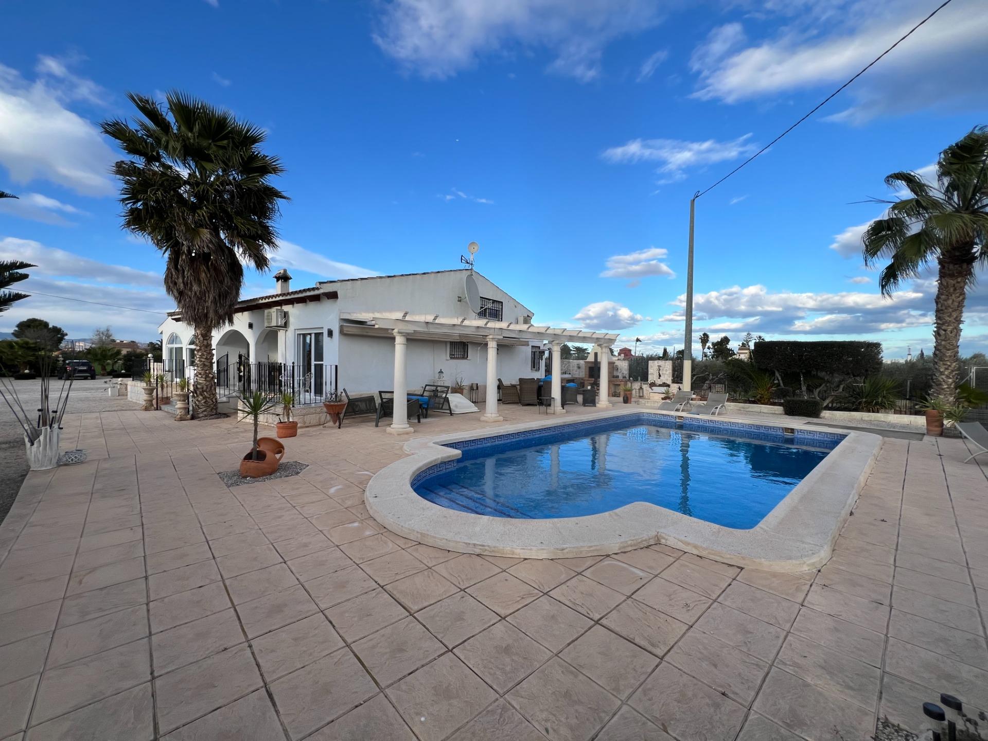 For sale - 3 Bedroom 4 Bathroom Villa in Dolores - Comunidad Valenciana  - Alicante