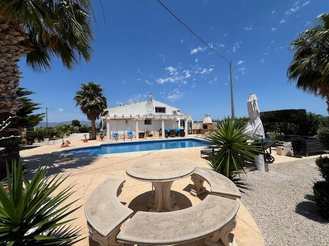 For sale - 3 Bedroom 4 Bathroom Villa in Dolores - Comunidad Valenciana  - Alicante