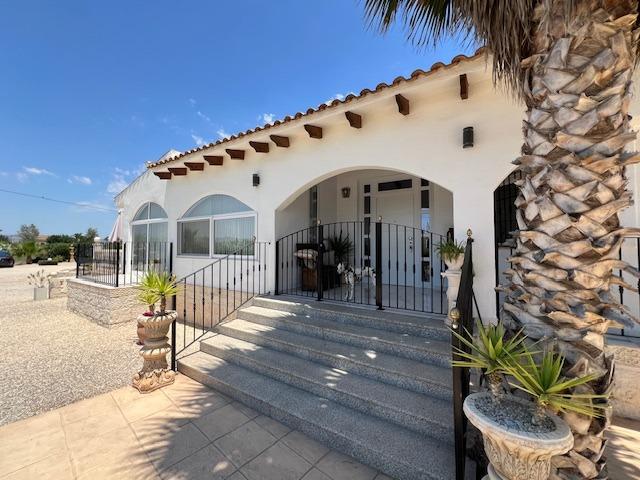 For sale - 3 Bedroom 4 Bathroom Villa in Dolores - Comunidad Valenciana  - Alicante