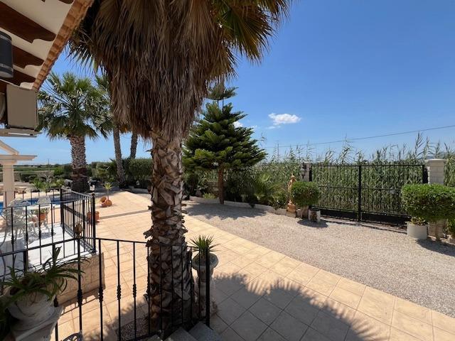 For sale - 3 Bedroom 4 Bathroom Villa in Dolores - Comunidad Valenciana  - Alicante