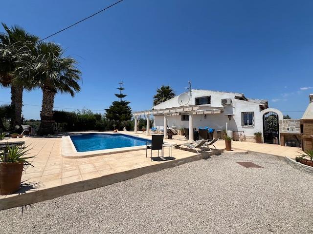 For sale - 3 Bedroom 4 Bathroom Villa in Dolores - Comunidad Valenciana  - Alicante