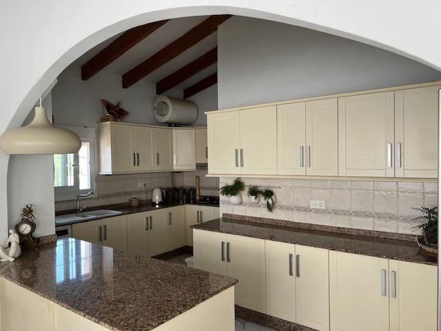 For sale - 3 Bedroom 4 Bathroom Villa in Dolores - Comunidad Valenciana  - Alicante