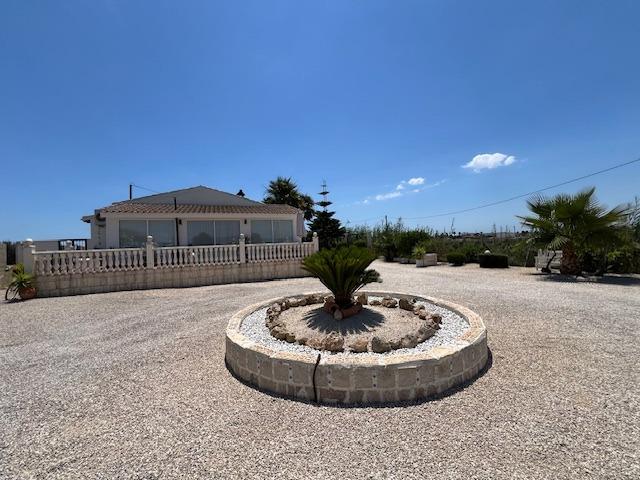 For sale - 3 Bedroom 4 Bathroom Villa in Dolores - Comunidad Valenciana  - Alicante