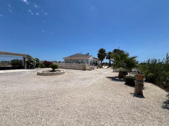 For sale - 3 Bedroom 4 Bathroom Villa in Dolores - Comunidad Valenciana  - Alicante